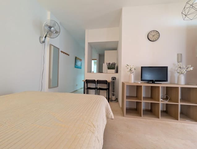 Yksiö vuokrattavana paikassa Sanlúcar la Mayor - 550 € (Ref: 9952612)