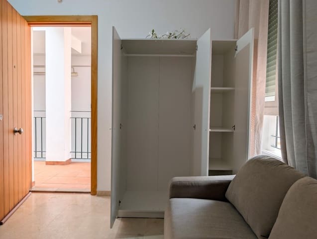 Yksiö vuokrattavana paikassa Sanlúcar la Mayor - 550 € (Ref: 9952612)