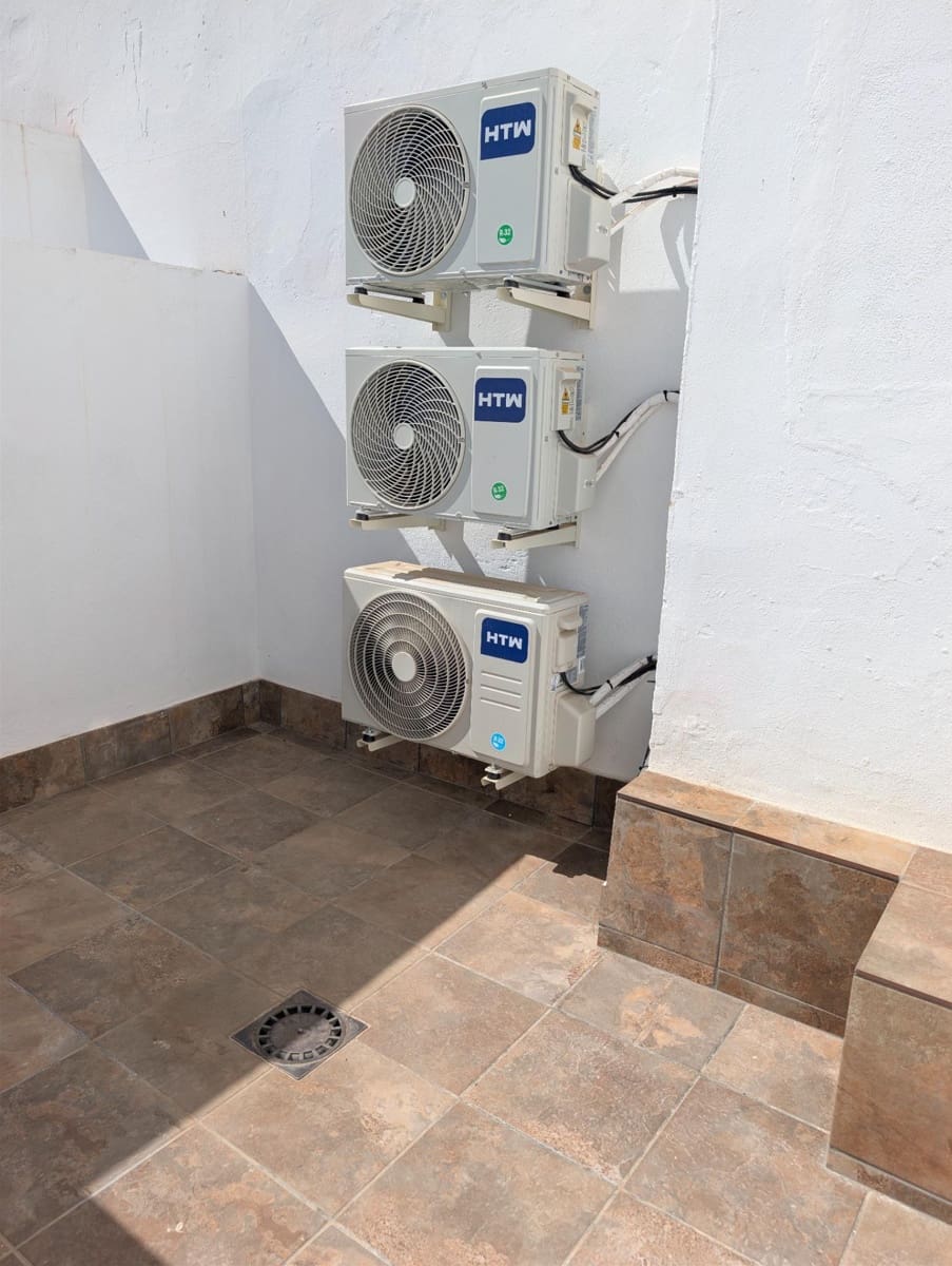 2 soverom Leilighet til leie i Sanlucar la Mayor - € 850 (Ref: 9959778)