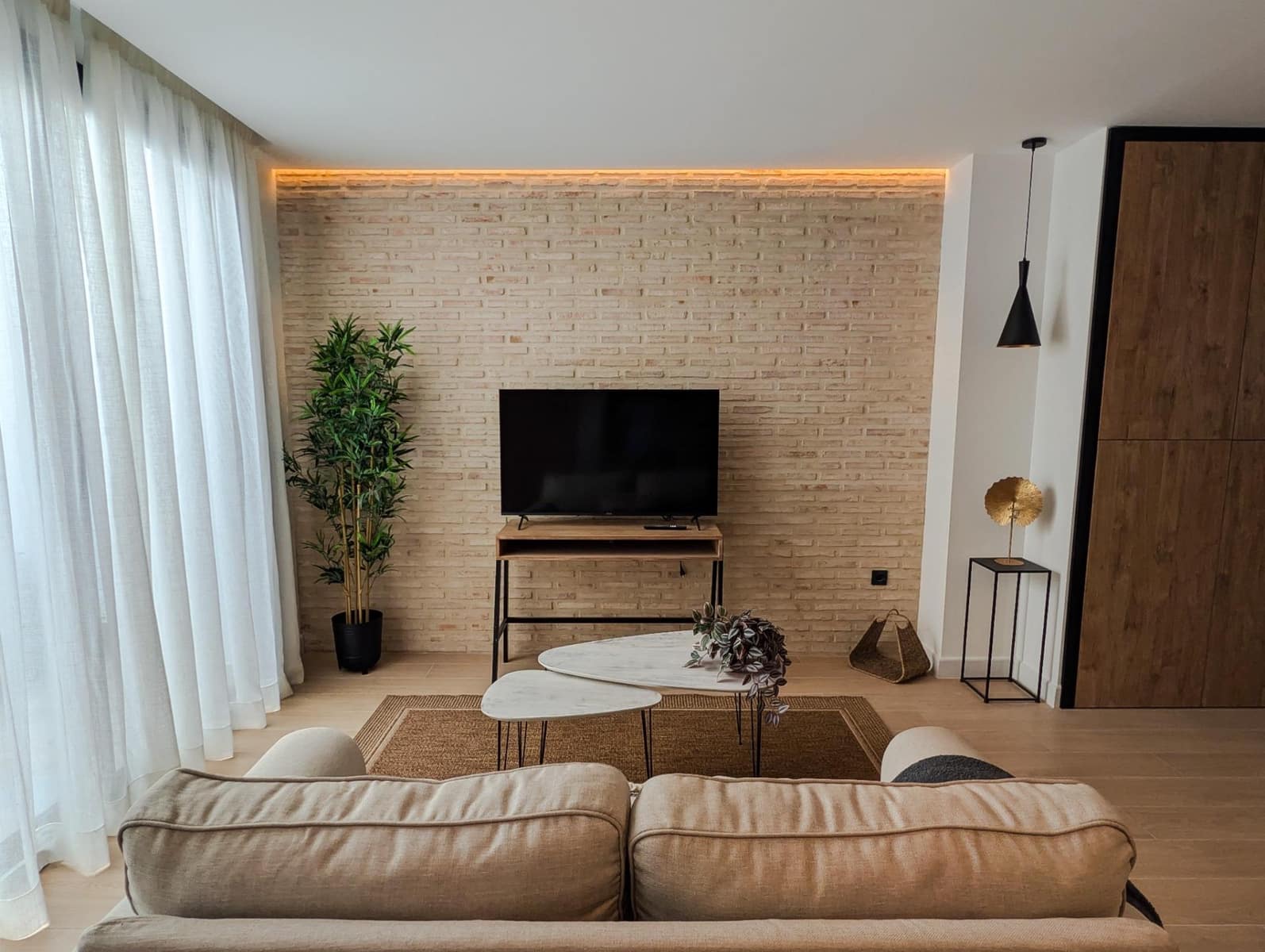 2 soverom Leilighet til leie i Sanlucar la Mayor - € 850 (Ref: 9959778)