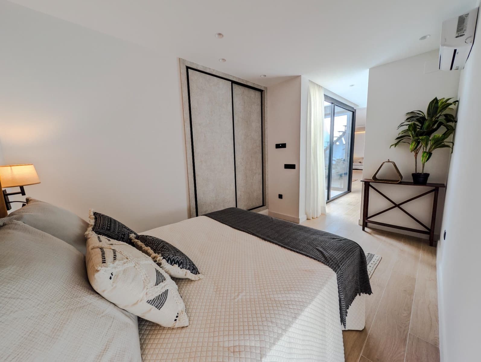 2 soverom Leilighet til leie i Sanlucar la Mayor - € 850 (Ref: 9959778)