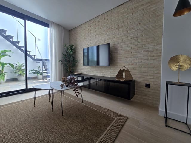 2 bedroom Flat for rent in Sanlúcar la Mayor - € 850 (Ref: 9959778)