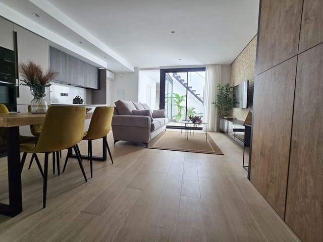 Piso de 2 habitaciones en Sanlúcar la Mayor en alquiler - 850 € (Ref: 9959778)