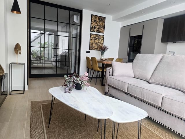 Piso de 2 habitaciones en Sanlúcar la Mayor en alquiler - 850 € (Ref: 9959778)