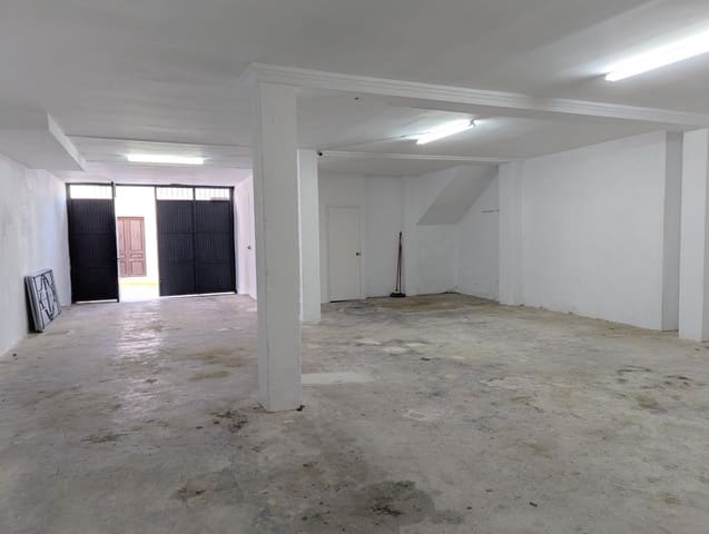 Erhverv til leje i Sanlúcar la Mayor - € 380 (Ref: 9962685)