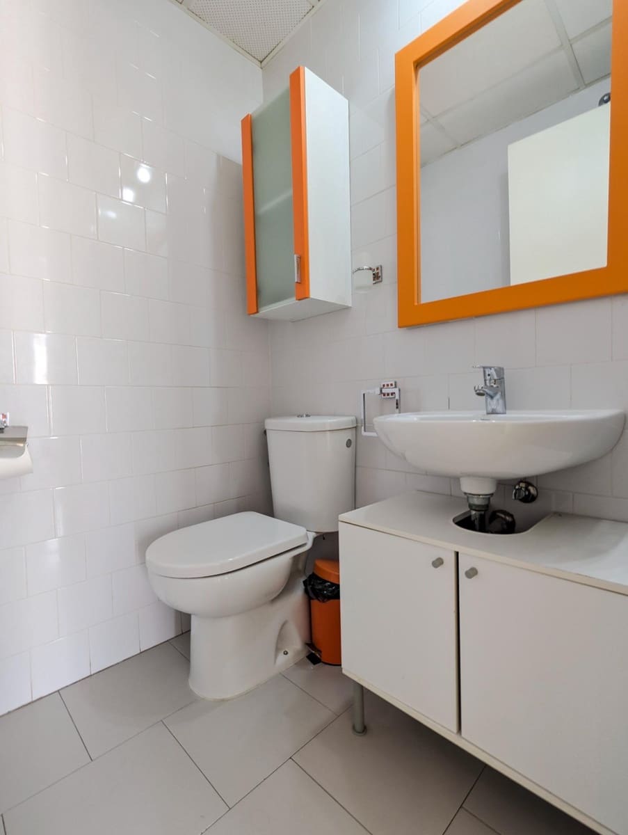 2 soverom Leilighet til leie i Sevilla by med garasje - € 850 (Ref: 9975408)