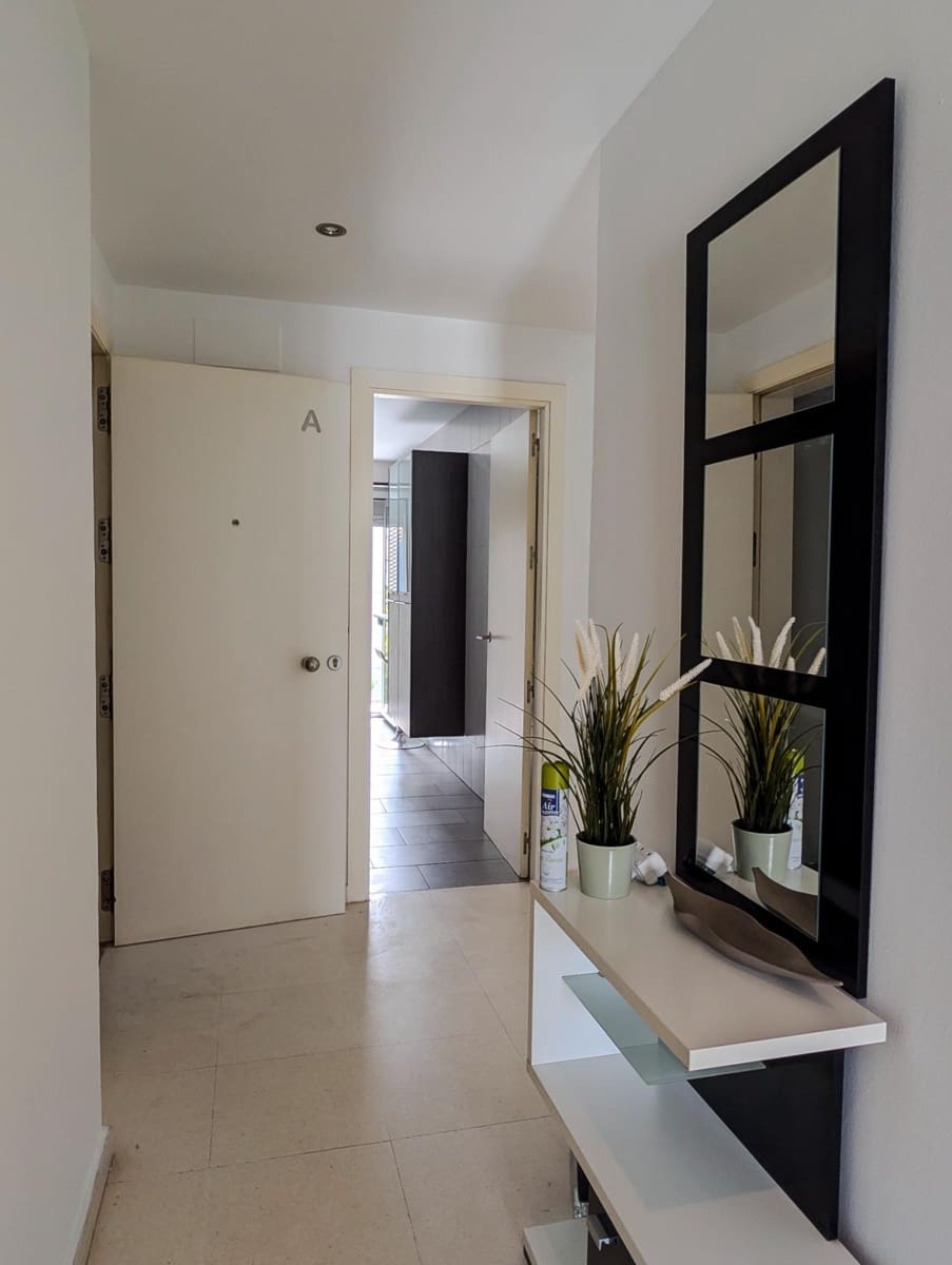 2 soverom Leilighet til leie i Sevilla by med garasje - € 850 (Ref: 9975408)