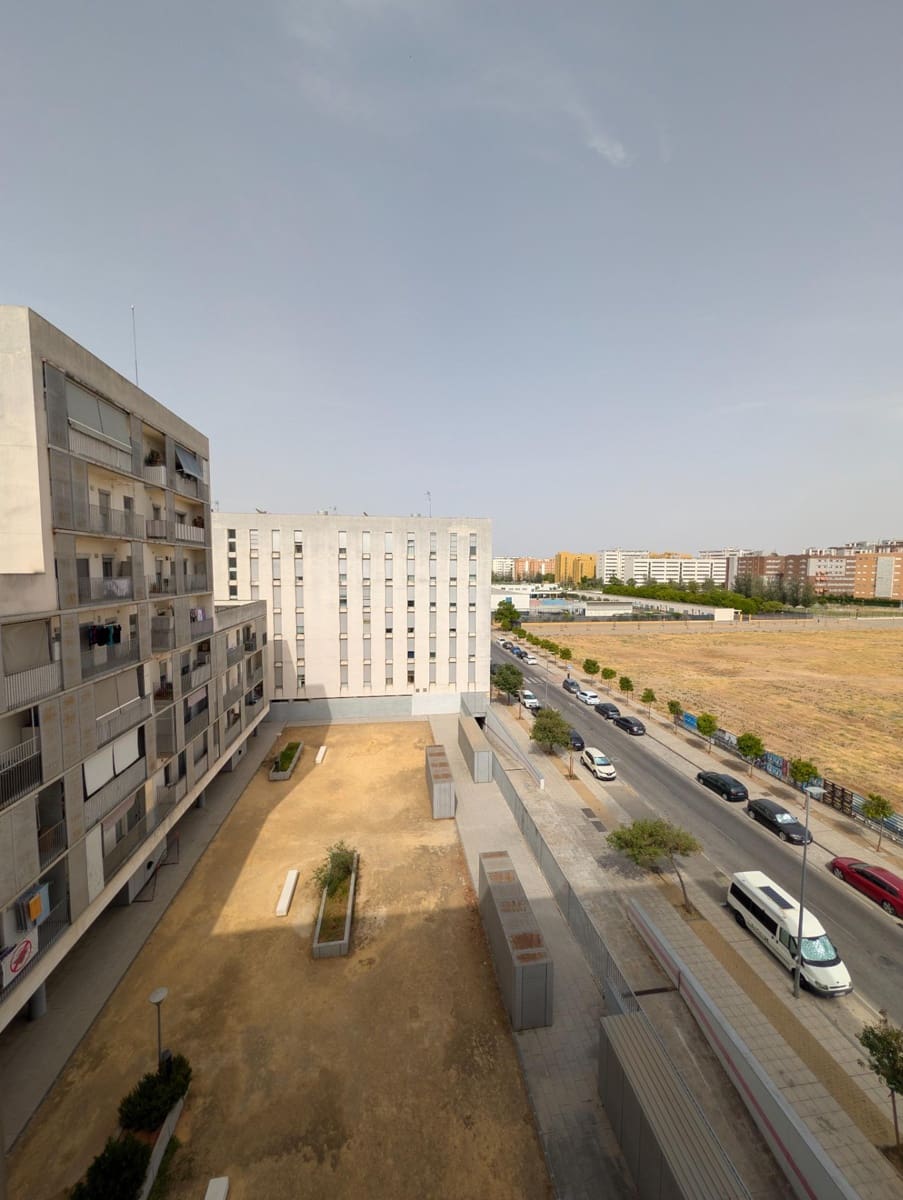 2 soverom Leilighet til leie i Sevilla by med garasje - € 850 (Ref: 9975408)