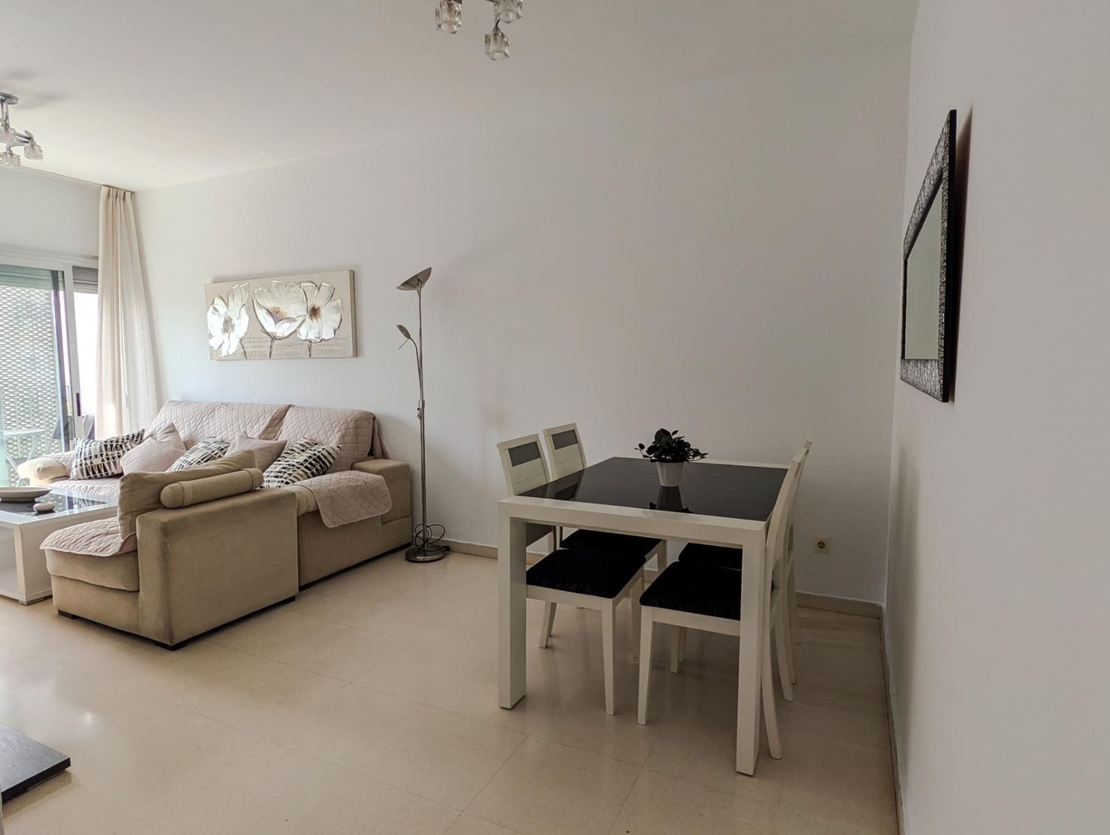 2 soverom Leilighet til leie i Sevilla by med garasje - € 850 (Ref: 9975408)