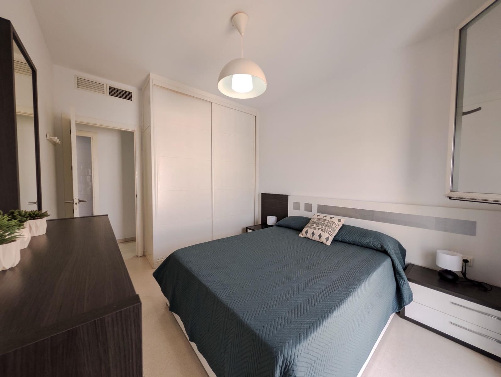 2 soverom Leilighet til leie i Sevilla by med garasje - € 850 (Ref: 9975408)