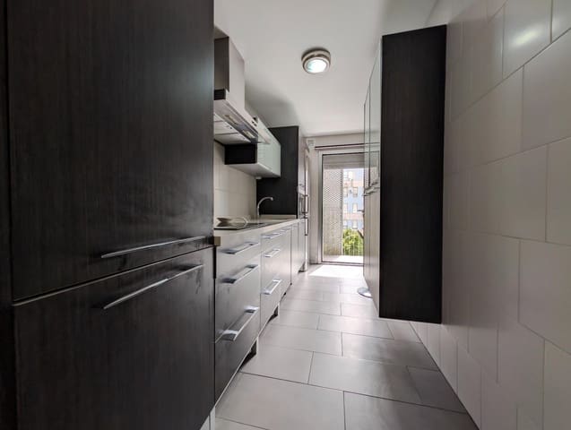 2 sypialnia Mieszkanie do wynajęcia w Miasto Sewilla z garażem - 850 € (Ref: 9975408)
