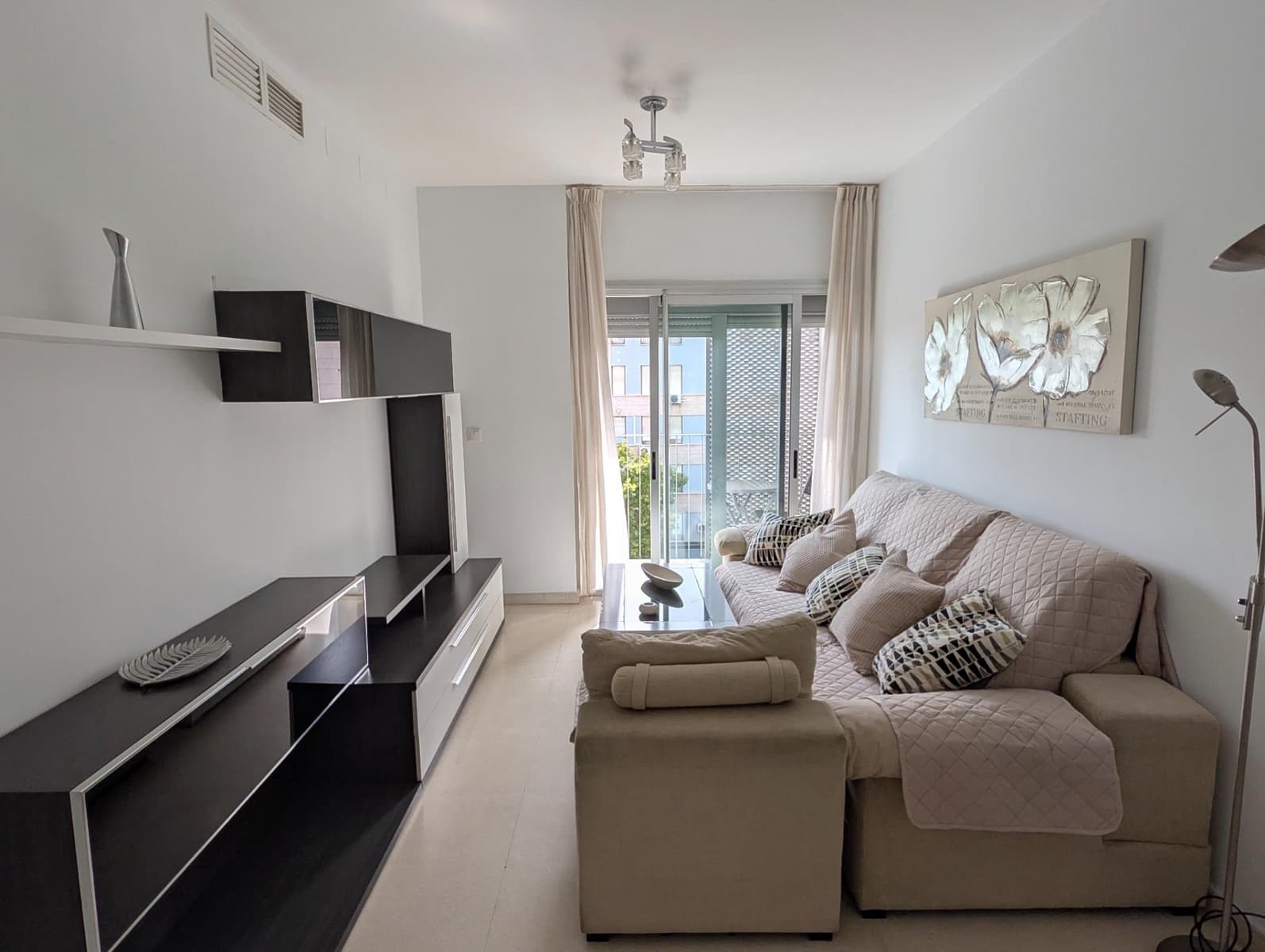 2 soverom Leilighet til leie i Sevilla by med garasje - € 850 (Ref: 9975408)