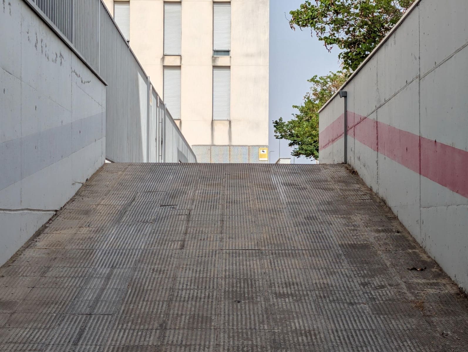 2 soverom Leilighet til leie i Sevilla by med garasje - € 850 (Ref: 9975408)