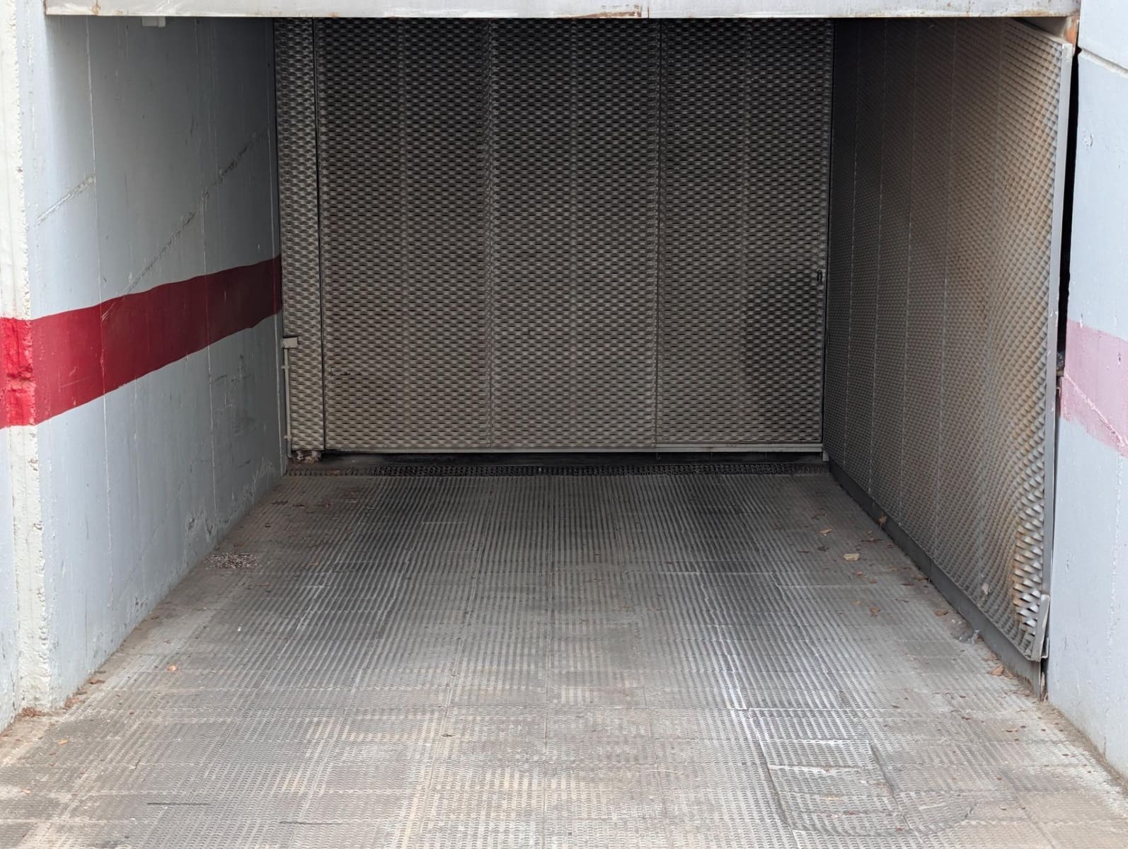 2 soverom Leilighet til leie i Sevilla by med garasje - € 850 (Ref: 9975408)