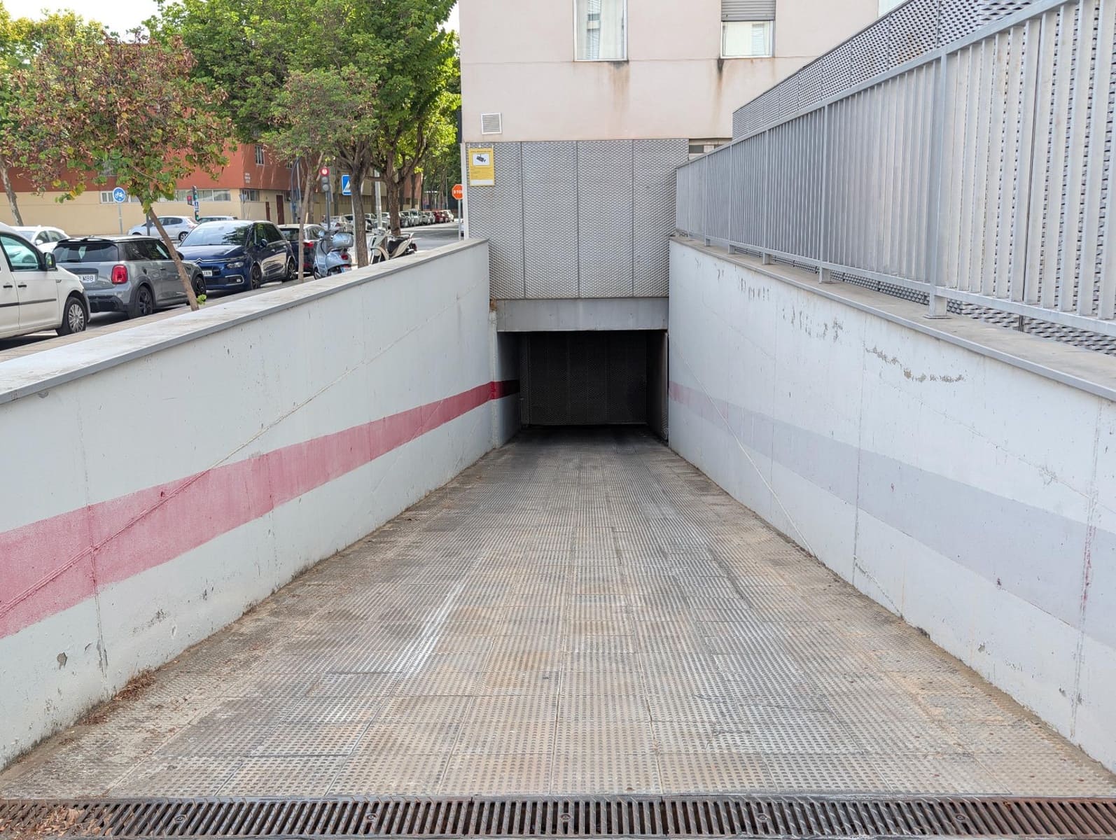 2 soverom Leilighet til leie i Sevilla by med garasje - € 850 (Ref: 9975408)