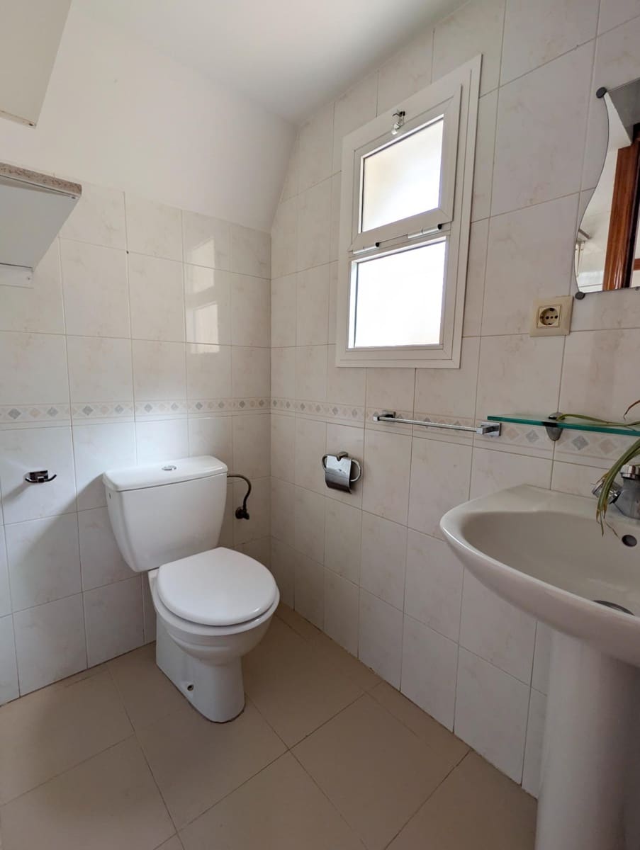 3 soveværelse Semi-Rækkehus til salg i Sanlucar la Mayor - € 199.900 (Ref: 9977311)