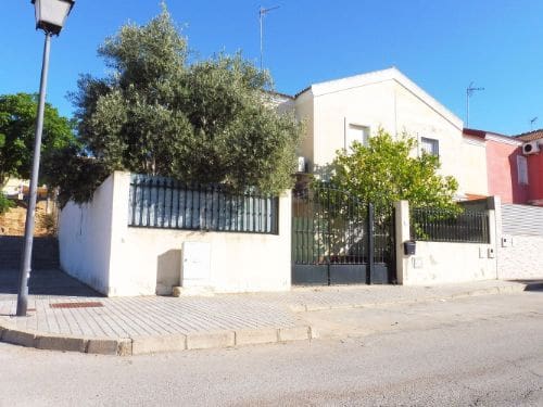 3 soveværelse Semi-Rækkehus til salg i Sanlucar la Mayor - € 199.900 (Ref: 9977311)