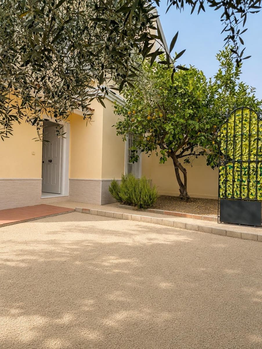 3 soveværelse Semi-Rækkehus til salg i Sanlucar la Mayor - € 199.900 (Ref: 9977311)