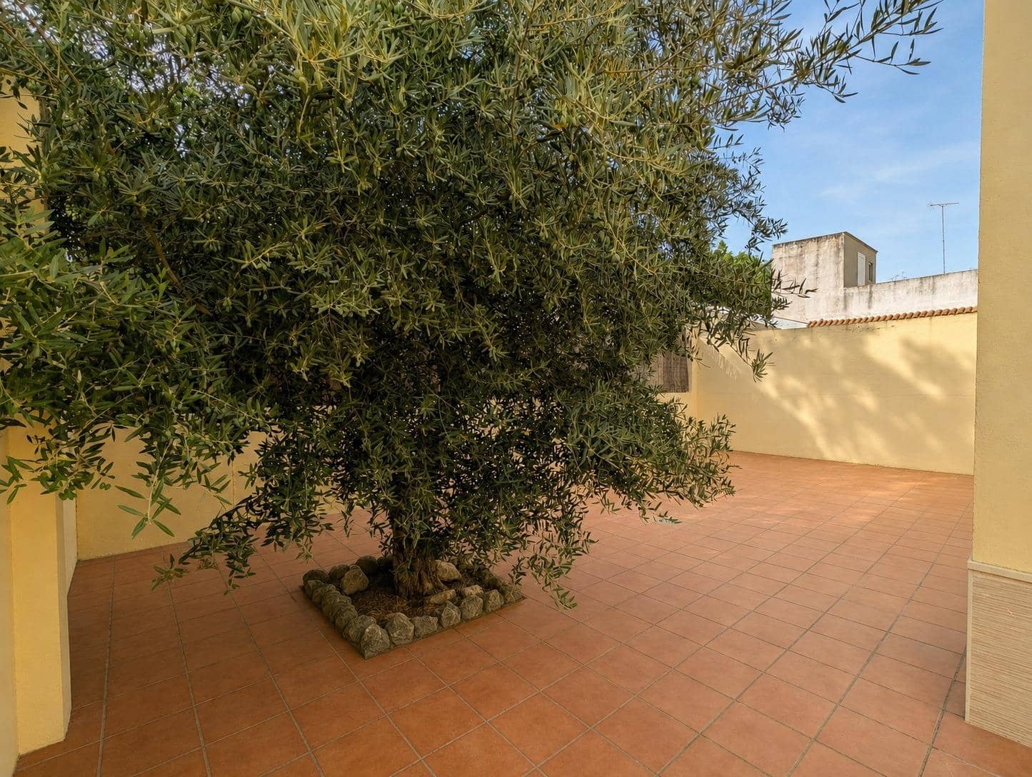 3 soveværelse Semi-Rækkehus til salg i Sanlucar la Mayor - € 199.900 (Ref: 9977311)