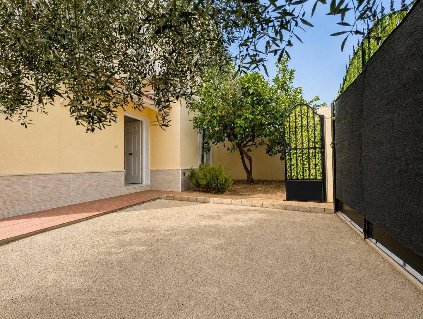 3 soveværelse Semi-Rækkehus til salg i Sanlucar la Mayor - € 199.900 (Ref: 9977311)