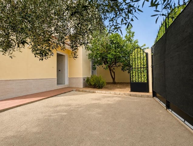 3 soverom Kjedet enebolig til salgs i Sanlúcar la Mayor - € 199 900 (Ref: 9977311)
