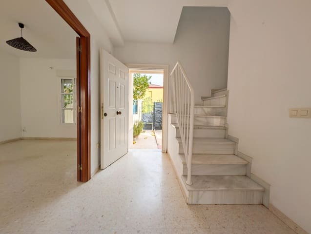 3 soverom Kjedet enebolig til salgs i Sanlúcar la Mayor - € 199 900 (Ref: 9977311)