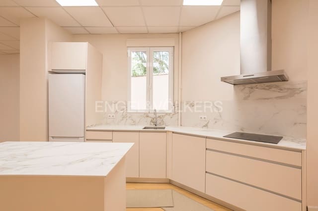 Apartamento de 2 habitaciones en Jerónimos, Madrid ciudad en alquiler - 2.900 € (Ref: 9084586)