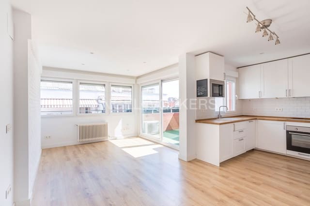 2 soveværelse Penthouse til leje i Cuatro Caminos, Madrid by - € 2.000 (Ref: 9086163)