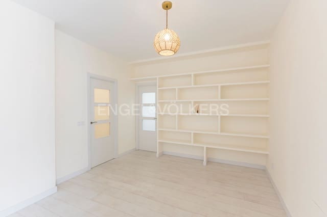 3 soveværelse Lejlighed til leje i Cuatro Caminos, Madrid by - € 2.100 (Ref: 9093432)