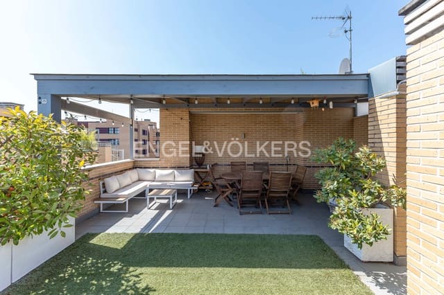 4 bedroom Penthouse for rent in Aravaca, Madrid city with pool garage - € 3,200 (Ref: 9093451)
