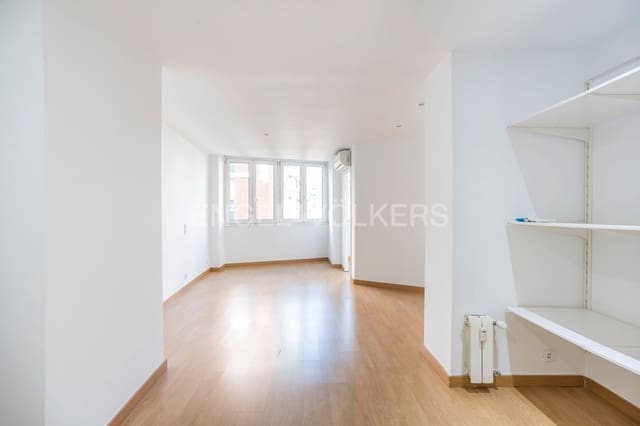 3 soveværelse Lejlighed til leje i Almagro, Madrid by med swimmingpool garage - € 2.650 (Ref: 9093462)
