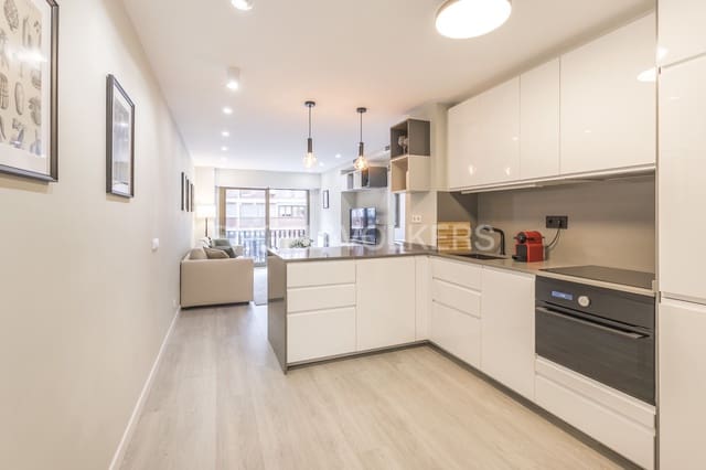 2 soveværelse Lejlighed til salg i Pacífico, Madrid by med garage - € 650.000 (Ref: 9093470)
