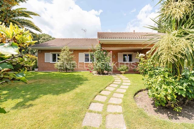 4 sypialnia Willa do wynajęcia w Pozuelo de Alarcón z garażem - 4 200 € (Ref: 9093477)