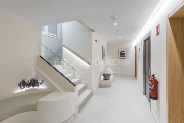 2 makuuhuone Kattohuoneisto myytävänä paikassa Salvador, Madrid kaupunki mukana uima-altaan 
autotalli - 899 000 € (Ref: 9093481)