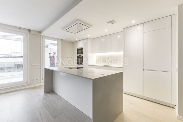 2 makuuhuone Kattohuoneisto myytävänä paikassa Salvador, Madrid kaupunki mukana uima-altaan 
autotalli - 899 000 € (Ref: 9093481)