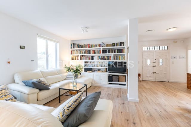 4 sovrum Finca/Hus på landet till salu i Las Rozas de Madrid med garage - 1 020 000 € (Ref: 9093485)
