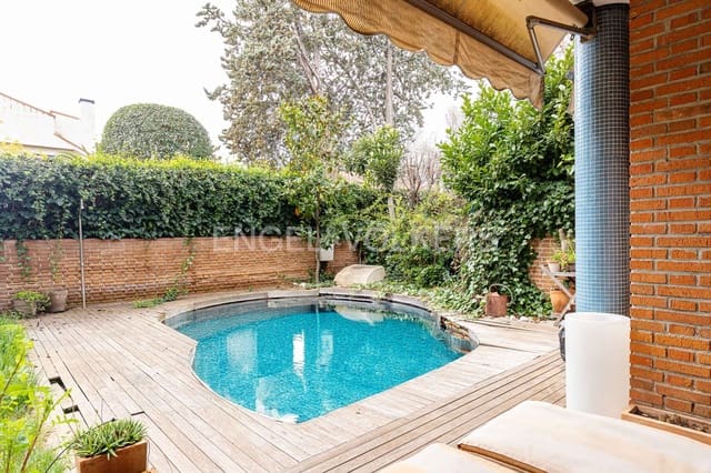4 soveværelse Semi-Rækkehus til salg i Aravaca, Madrid by med swimmingpool garage - € 1.475.000 (Ref: 9093528)