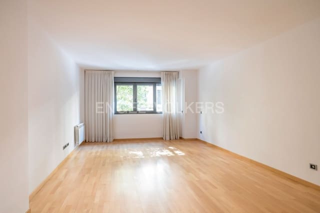 Apartamento de 2 habitaciones en Rios Rosas, Madrid ciudad en alquiler con piscina garaje - 2.700 € (Ref: 9093580)