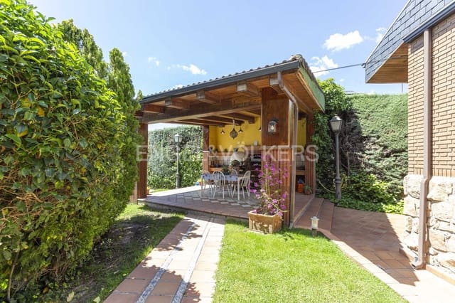 7 soveværelse Villa til salg i Las Rozas de Madrid med swimmingpool garage - € 1.045.000 (Ref: 9093590)