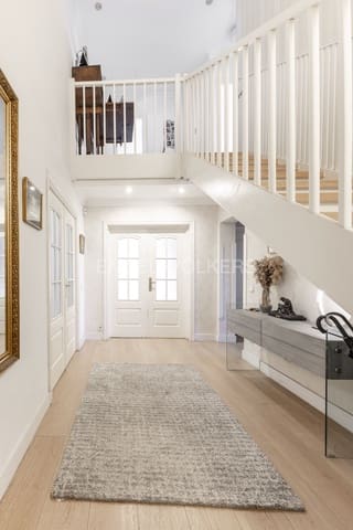 6 soverom Villa til salgs i Pozuelo de Alarcón med svømmebasseng garasje - € 1 780 000 (Ref: 9093591)