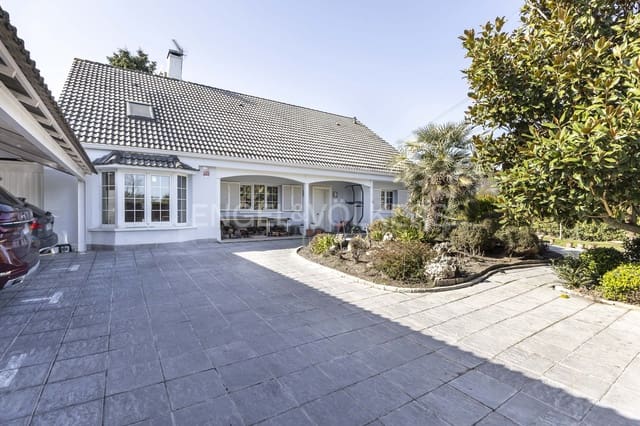 6 soverom Villa til salgs i Pozuelo de Alarcón med svømmebasseng garasje - € 1 780 000 (Ref: 9093591)