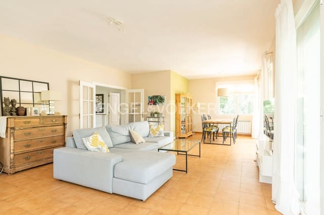 5 soveværelse Villa til salg i El Escorial med swimmingpool garage - € 680.000 (Ref: 9093678)