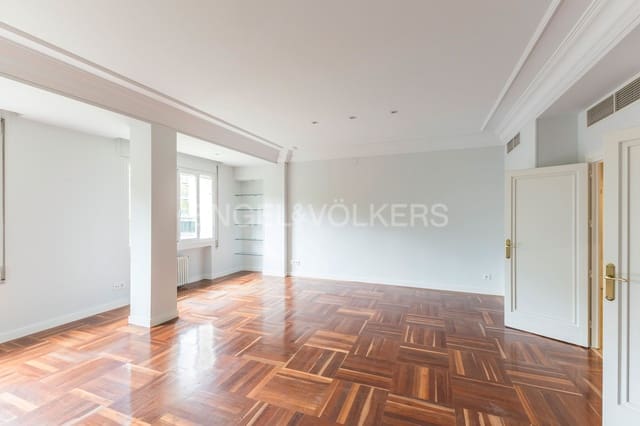 4 soveværelse Lejlighed til salg i Nueva España, Madrid by med garage - € 1.820.000 (Ref: 9093765)