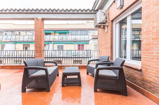 4 soveværelse Penthouse til leje i Embajadores, Madrid by - € 2.900 (Ref: 9093885)