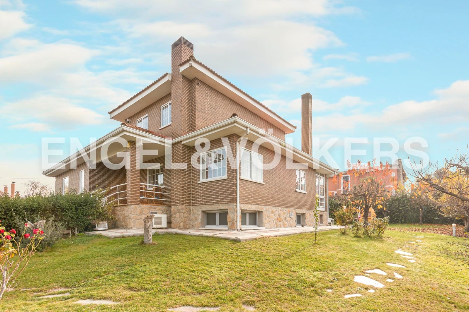 Chalet de 9 habitaciones en Villaviciosa de Odón en venta con garaje - 875.000 € (Ref: 9093949)