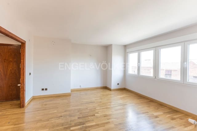 4 bedroom Apartment for rent in Ciudad Jardín, Madrid city with pool garage - € 3,100 (Ref: 9094003)