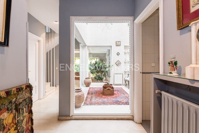 4 soveværelse Semi-Rækkehus til salg i Aravaca, Madrid by med swimmingpool garage - € 1.575.000 (Ref: 9094005)
