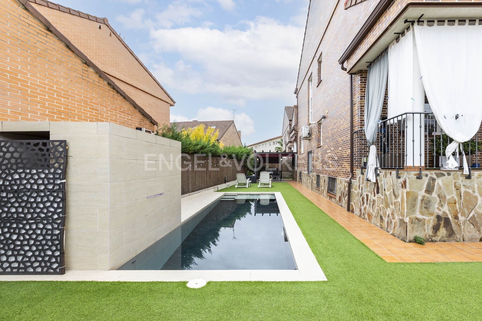 5 Zimmer Doppelhaus zu verkaufen in Grinon mit Pool Garage - 580.000 € (Ref: 9094083)