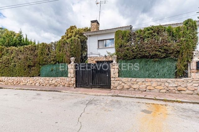 Chalet de 4 habitaciones en Navalagamella en venta con piscina garaje - 420.000 € (Ref: 9094119)