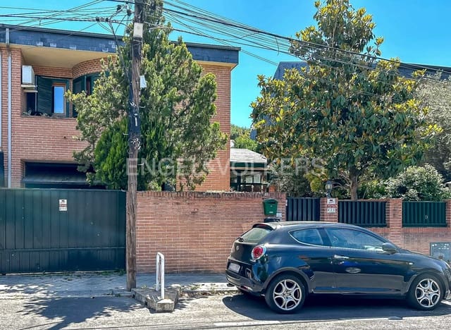 Semi-Rækkehus til salg i El Plantío, Madrid by med swimmingpool garage - € 762.000 (Ref: 9094124)